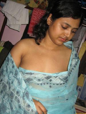 Abitha Aunty_88.jpg Cute Abitha Aunty Saree Candid Panties and Nudes